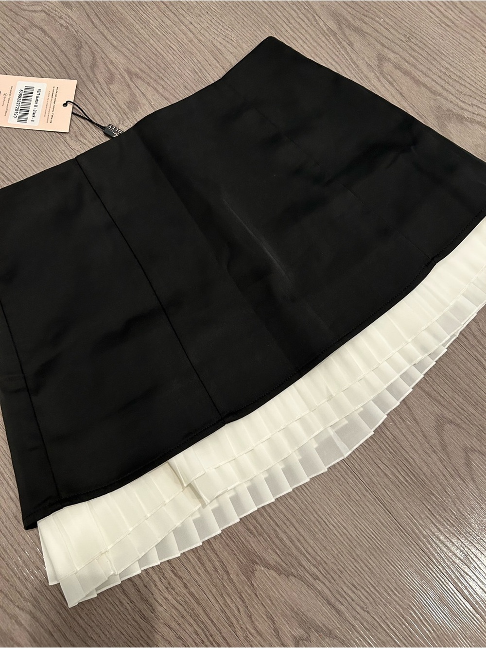NWT rare Oh Polly Black Mini Skirt with Ivory Pleated Hem size U.S. 4 - Picture 2 of 5